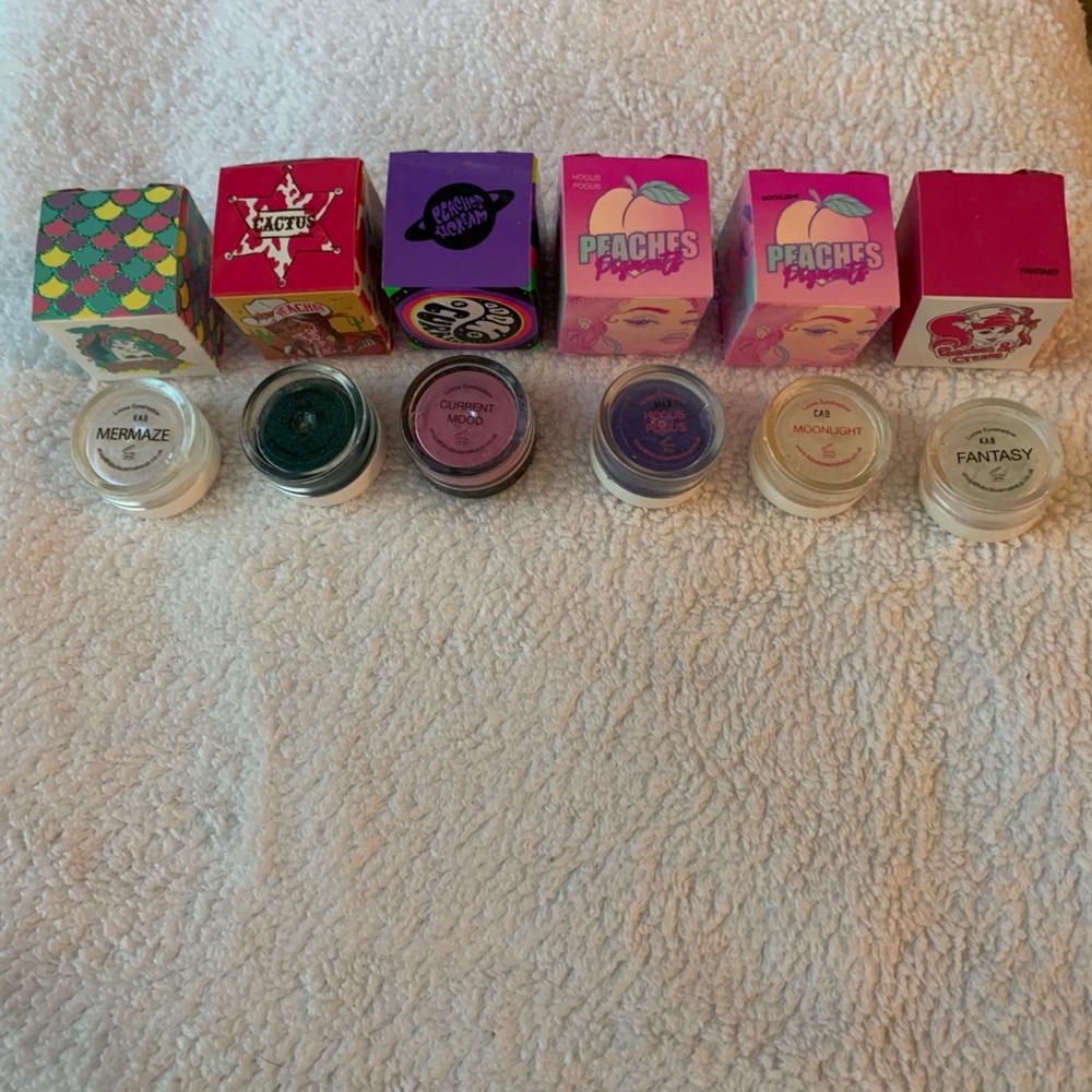BNIB Peachy Queen Cosmetics - 6 single glitters